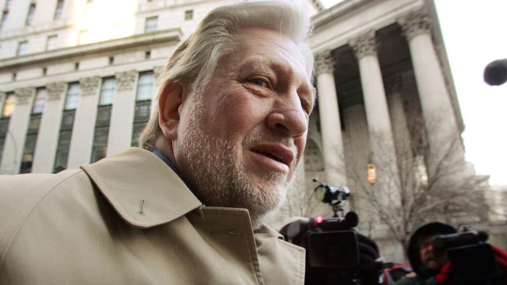 Бернард Эбберс - руководитель обанкротившегося Worldcom, которого осудили на 25 лет