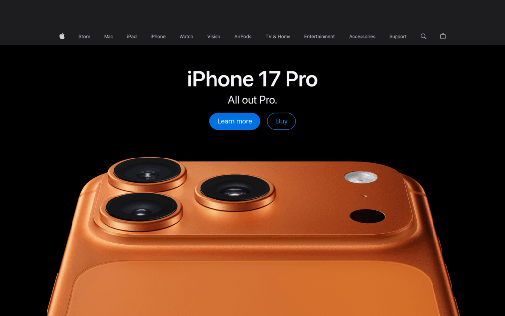 Главная страница Apple с навигацией по продуктам и промо iPhone 17 Pro